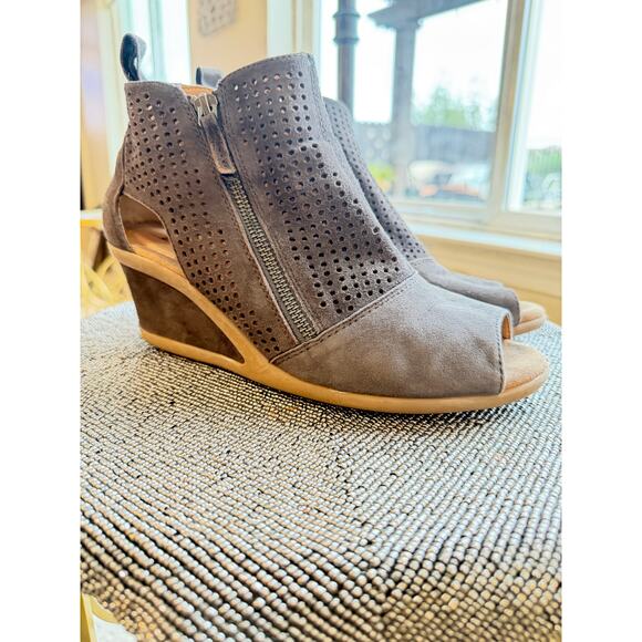 Earth “Cosmos” Wedge Sandals – Dark Slate – Perforated Leather – Size  9 - Picture 1 of 8